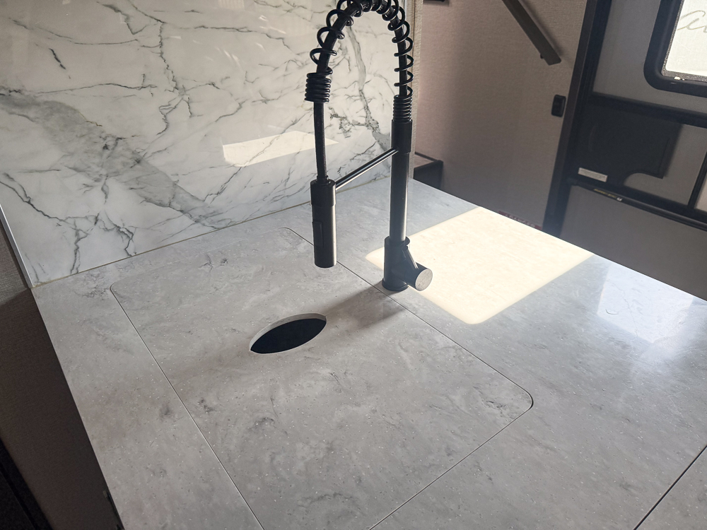 2020 GRAND DESIGN 395M - Image 28