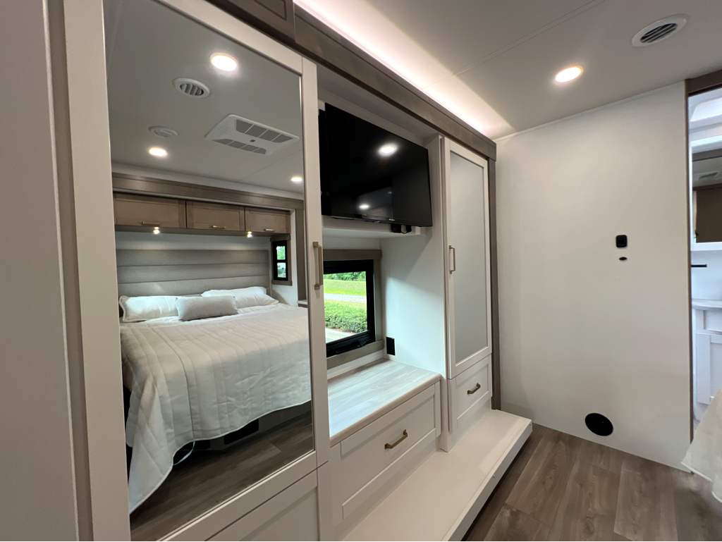 2027 JAYCO PRECEPT 36C - Image 21