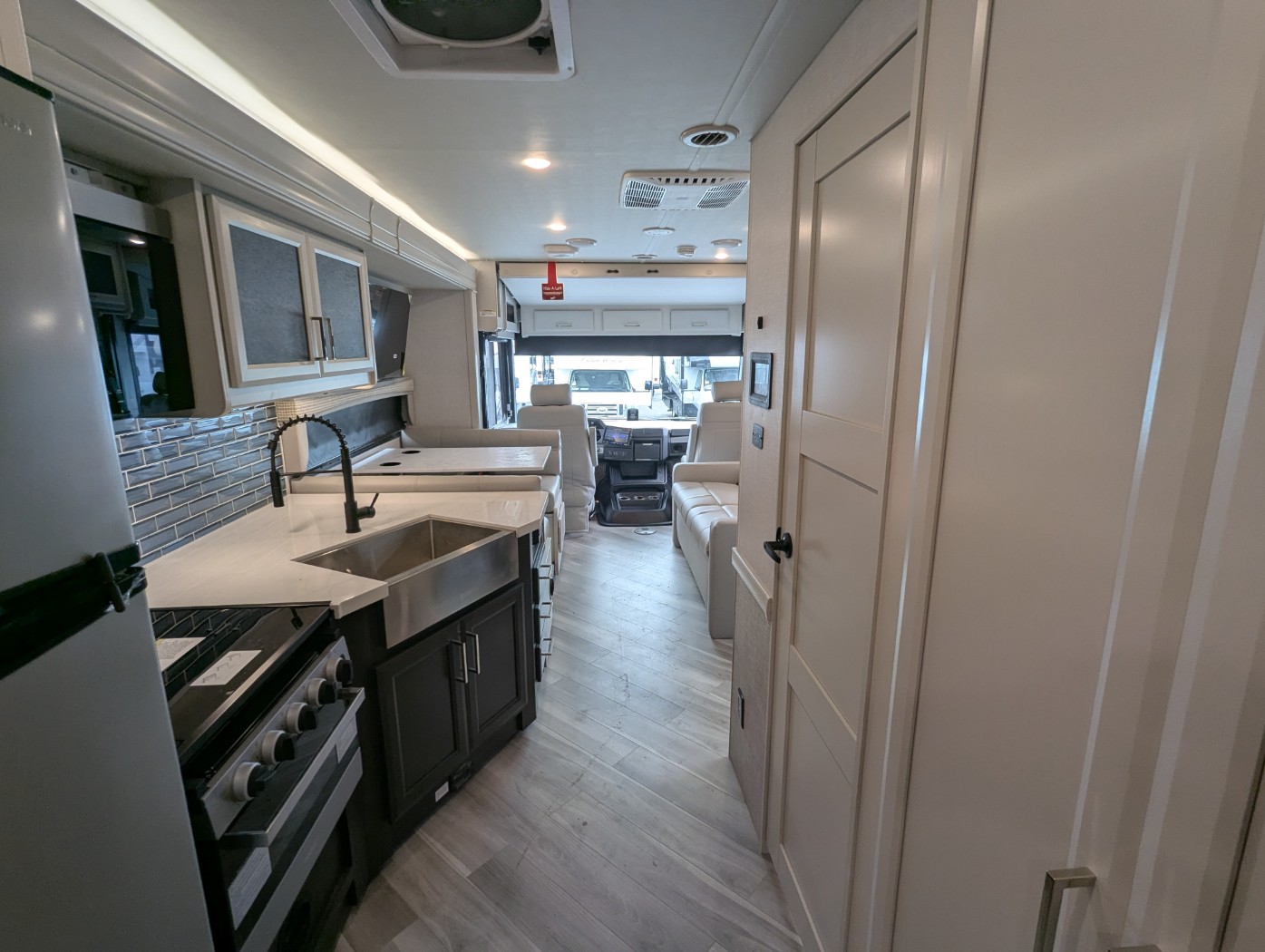 2026 Holiday Rambler Invicta 32RW - Image 33