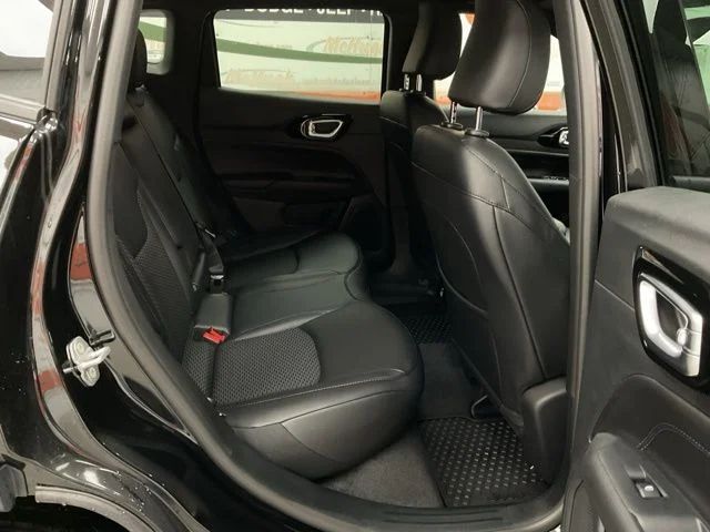 2026 Jeep Compass Latitude Altitude 4x4 - Image 30