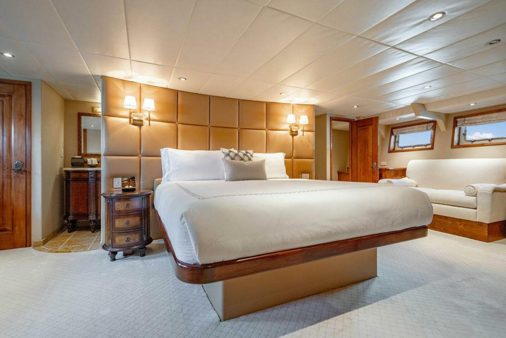 2009 Crystal Yachts Enclosed Pilothouse - Image 15