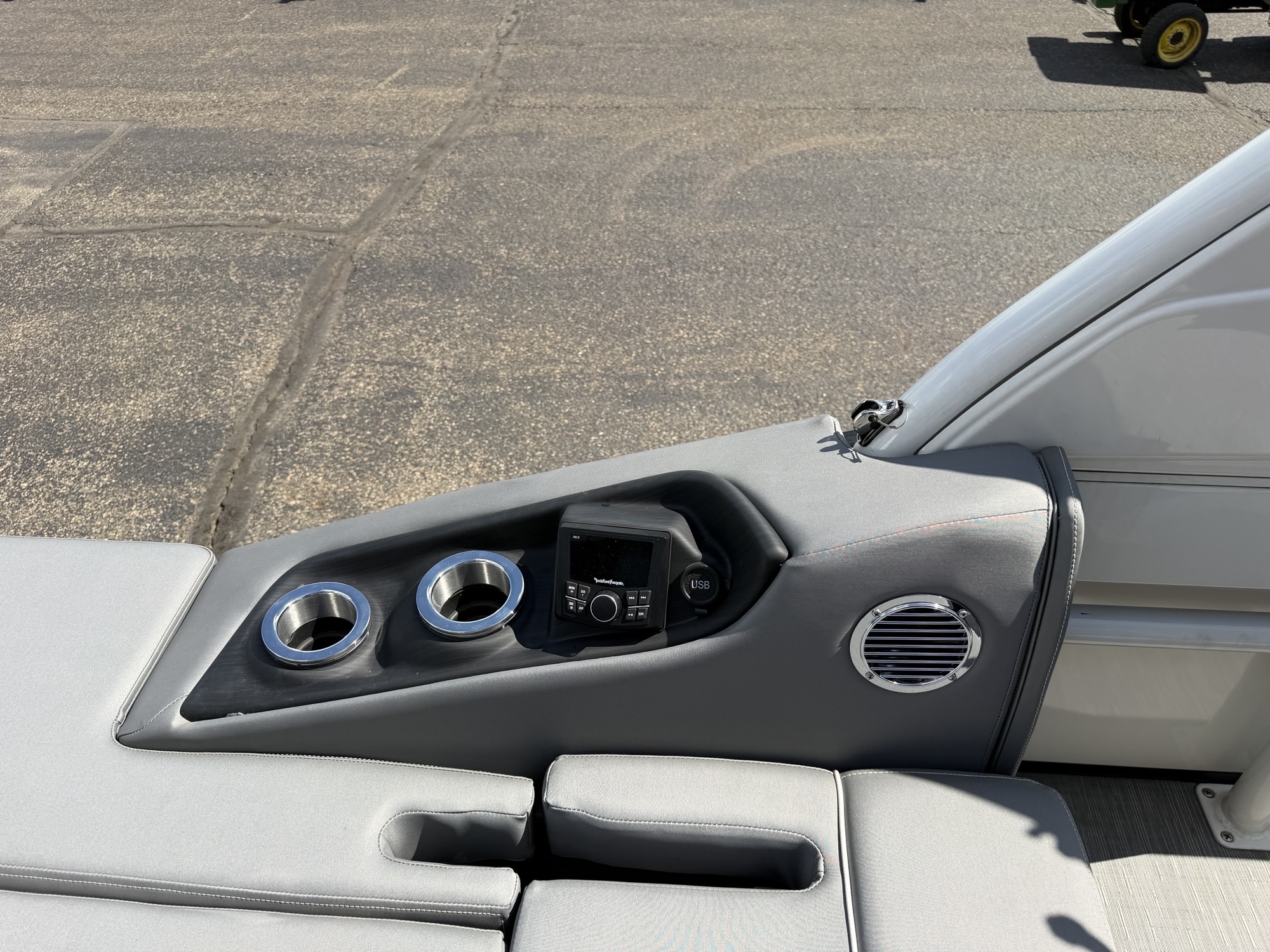 2023 Bennington 25QSBA Swingback with Power Arch - Image 31