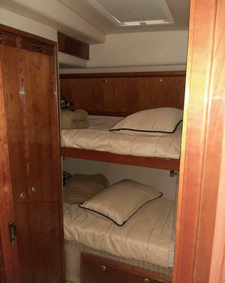2009 Riviera 47 Enclosed Flybridge Series II - Image 14