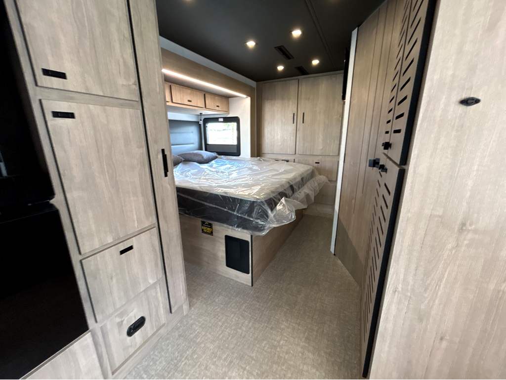 2026 GRAND DESIGN LINEAGE SERIES F 31ZW - Image 29