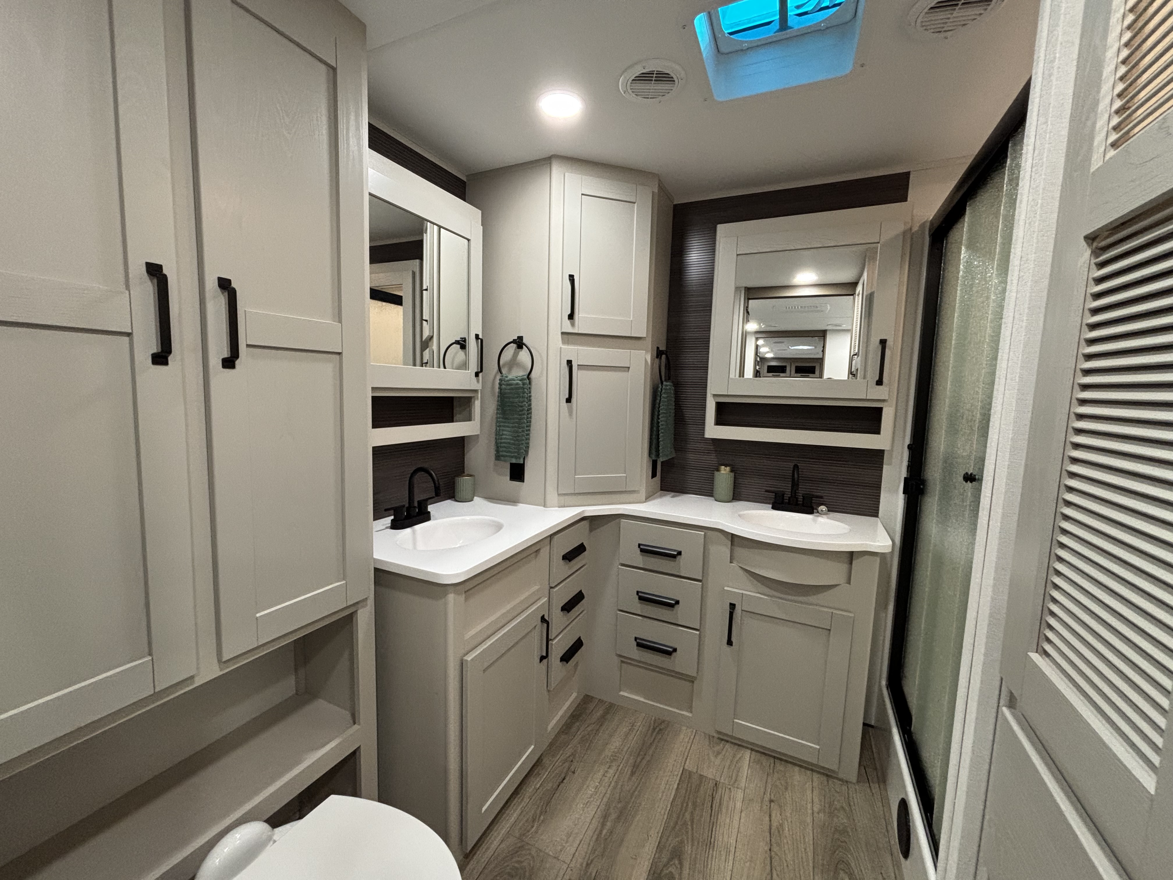 2026 Grand Design Reflection Travel Trailer 322FKTS - Image 17