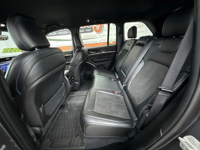 2024 Jeep Grand-Cherokee-L Laredo Altitude 4x4 - Image 22