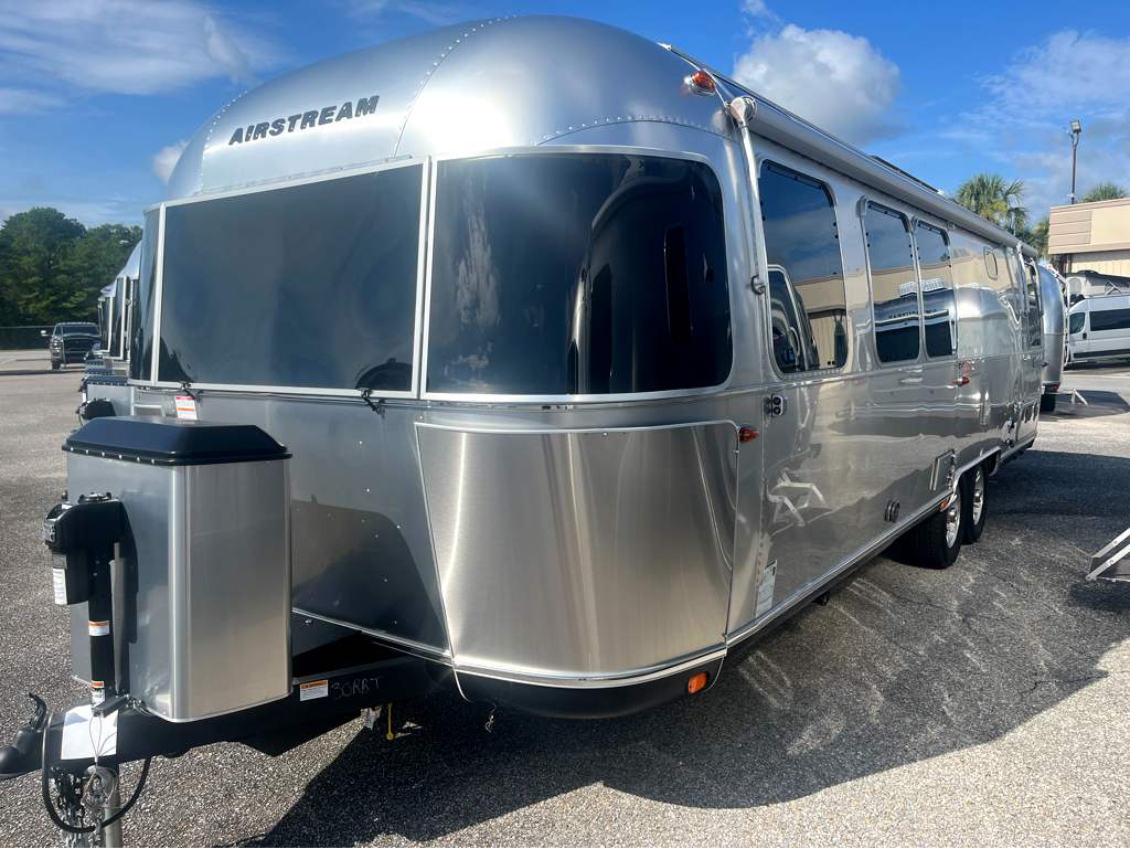 2026 AIRSTREAM CLASSIC 30RBT - Image 2
