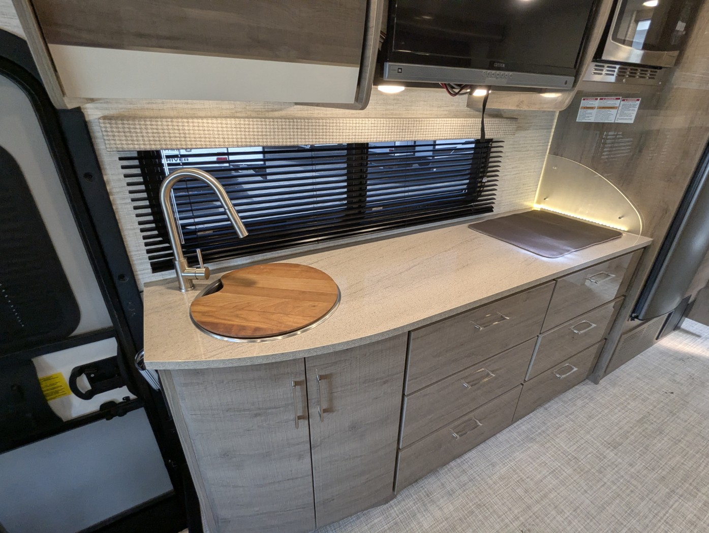 2024 Entegra Coach Qwest 24R - Image 19