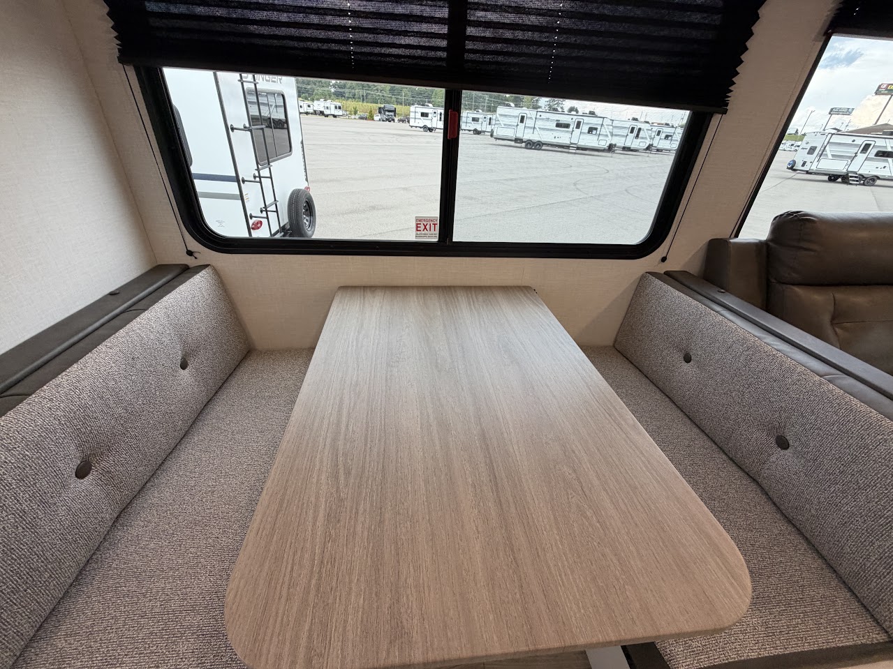 2027 VENTURE RV SIENNA 293VIK - Image 18