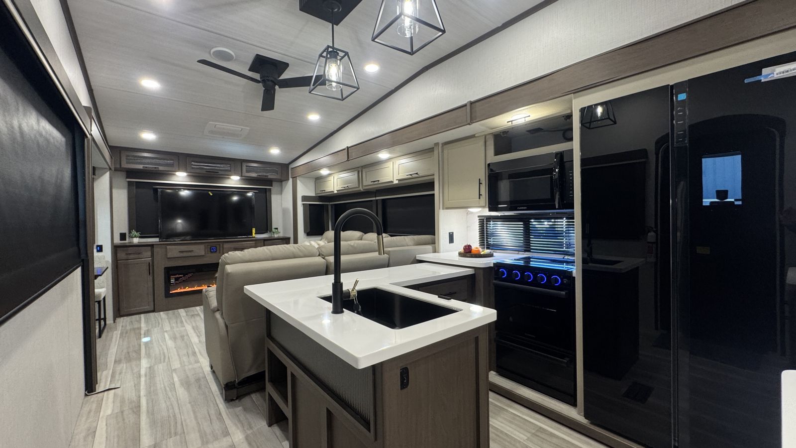 2026 Keystone Cougar 1776 Edition 320RDS - Image 11