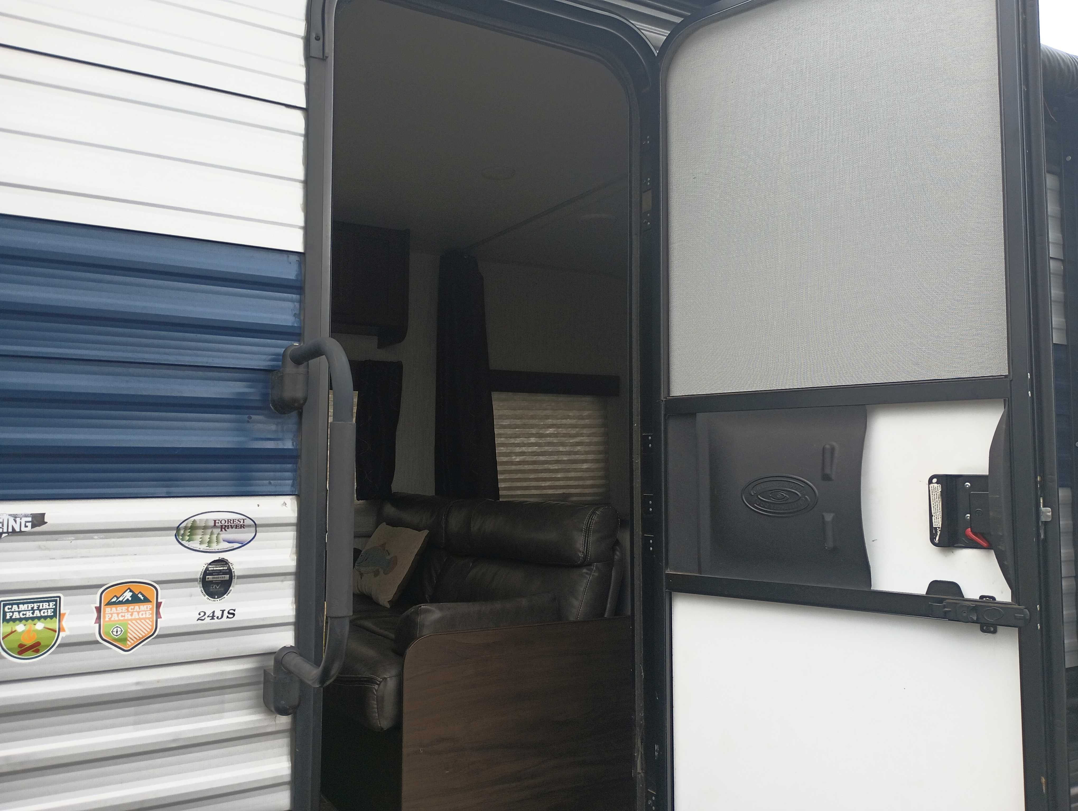 2020 Forest River Cherokee Grey Wolf 24JS - Image 2