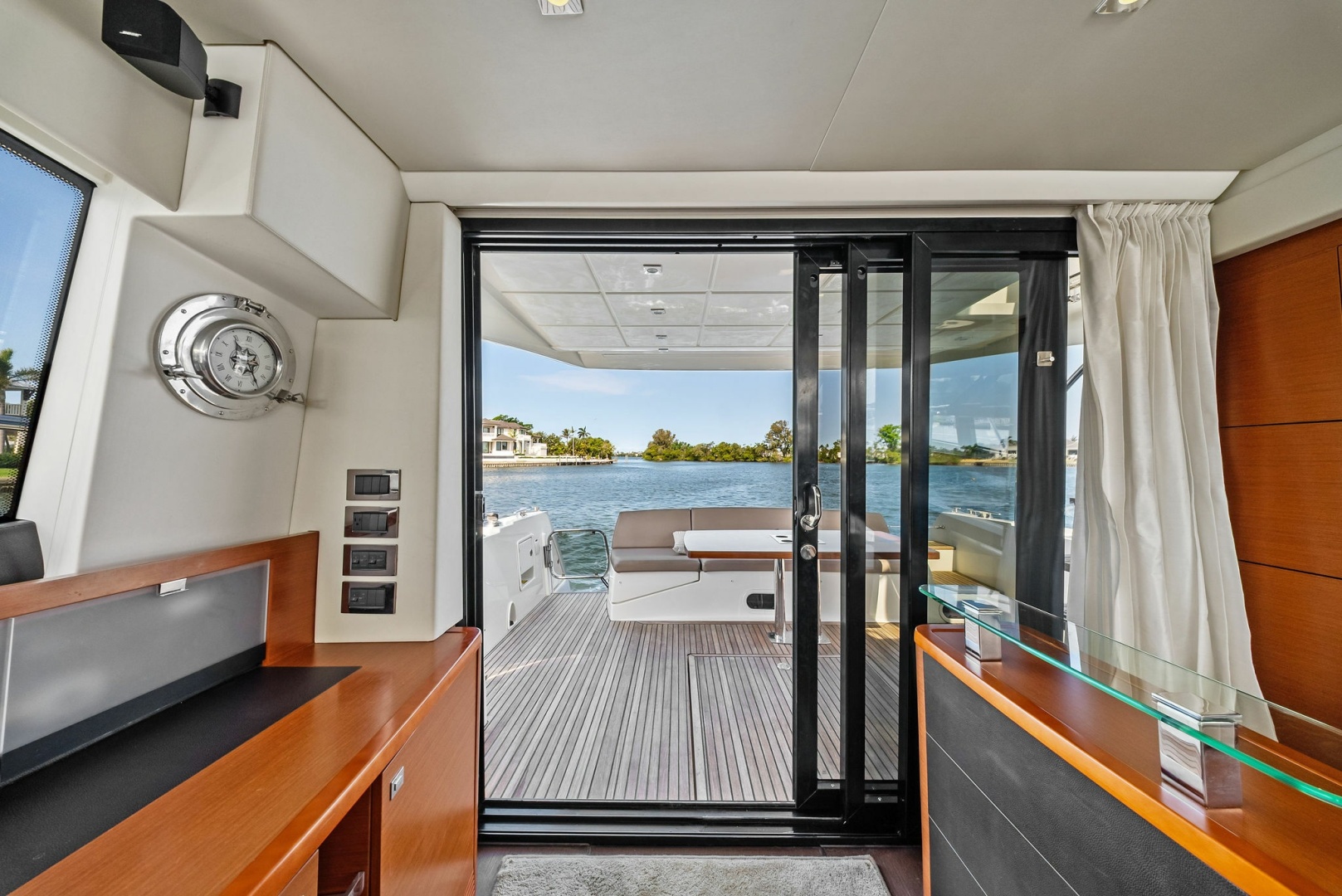 2015 Prestige 550 Base - Image 22