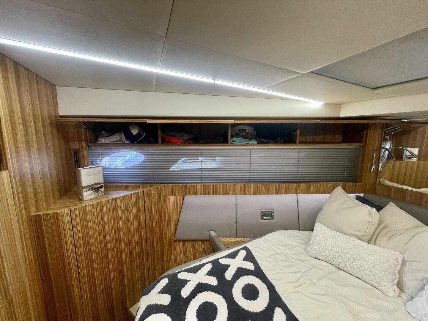 2017 Chris-Craft Commander 42 - Image 31