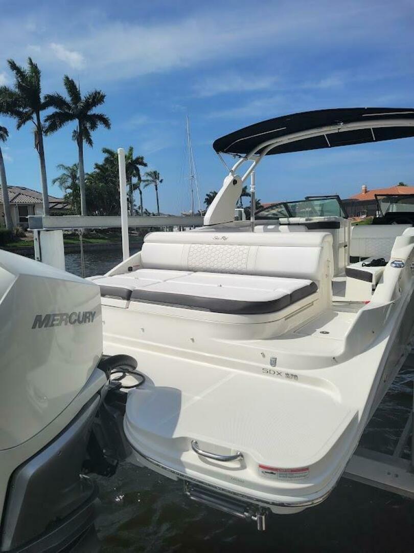 2019 Sea Ray SDX 270 Outboard - Image 4