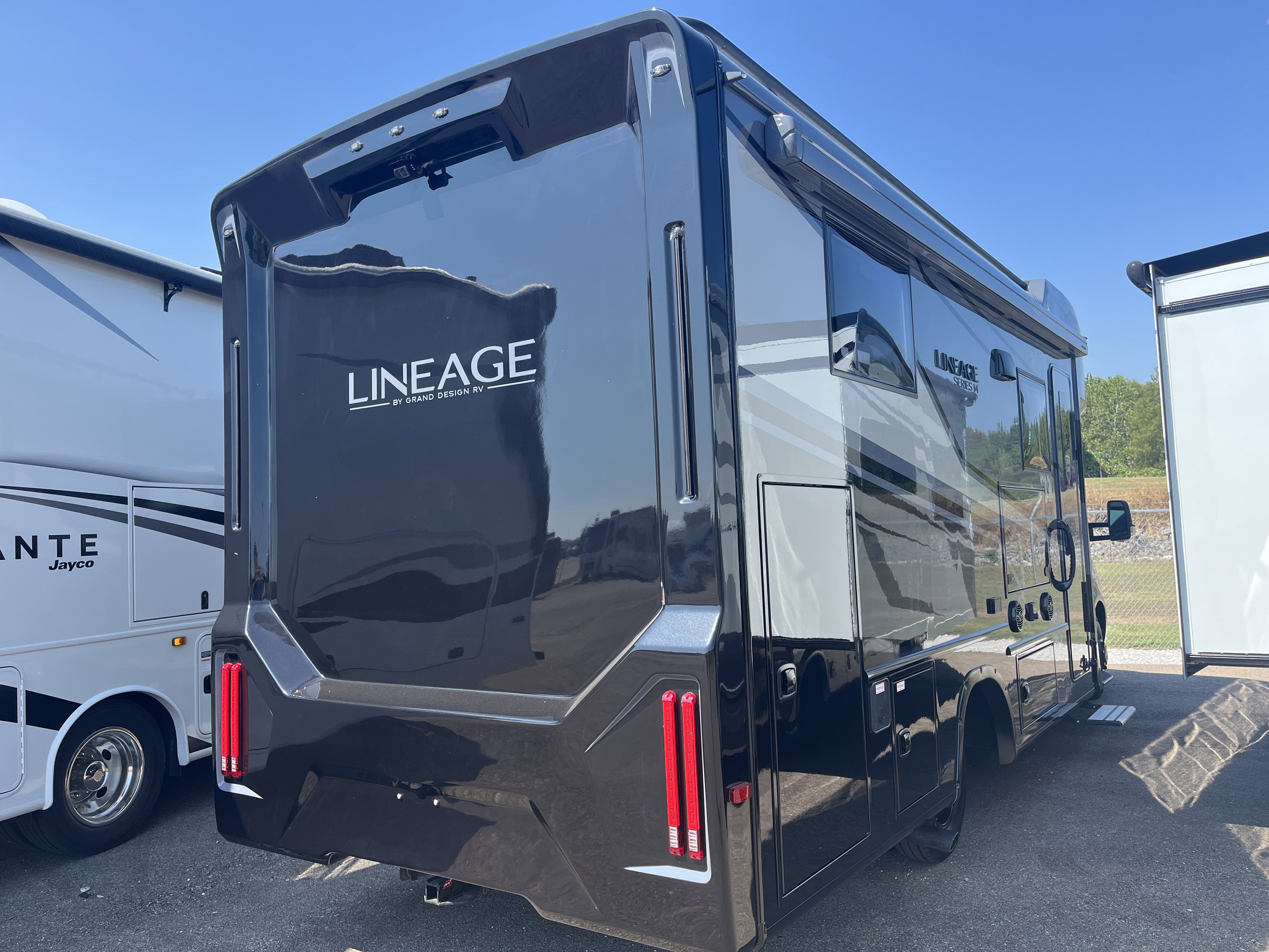 2026 Grand Design Lineage Series M 25TK - Image 5
