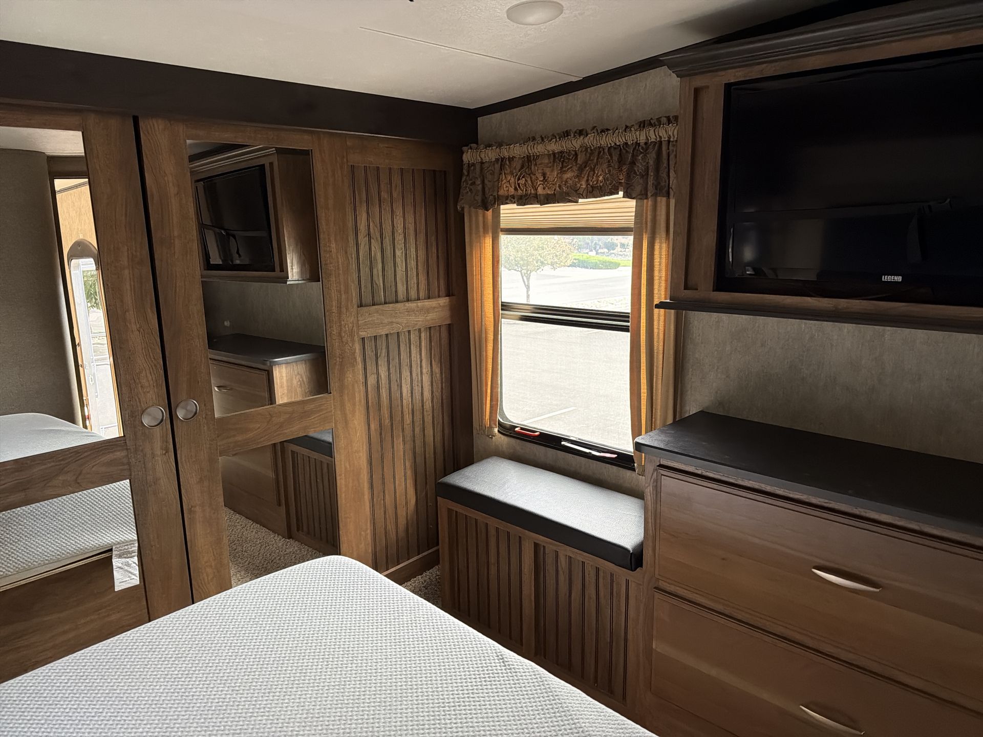 2015 Keystone Montana High Country 353RL - Image 25