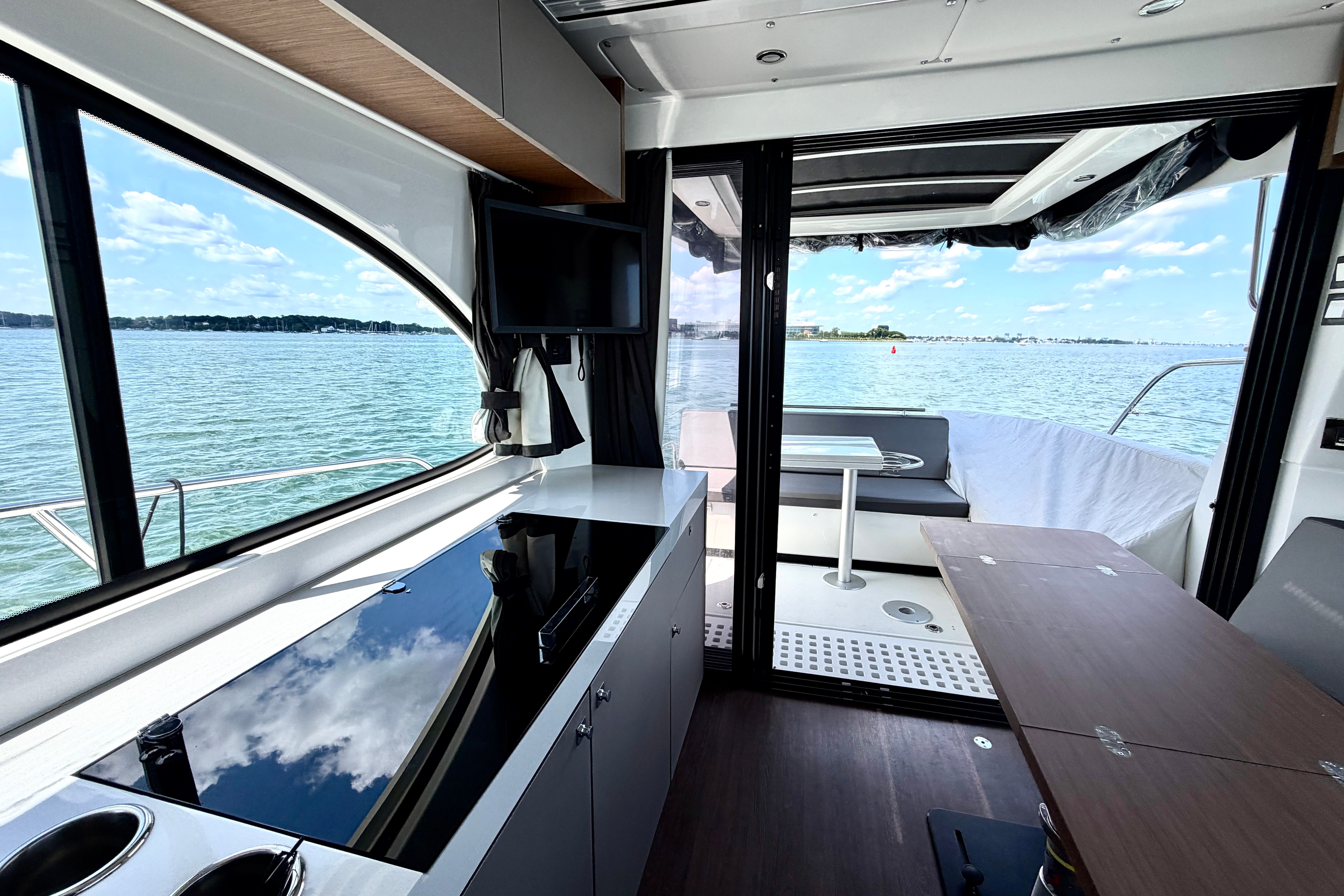 2023 Beneteau Antares 11 OB - Image 36