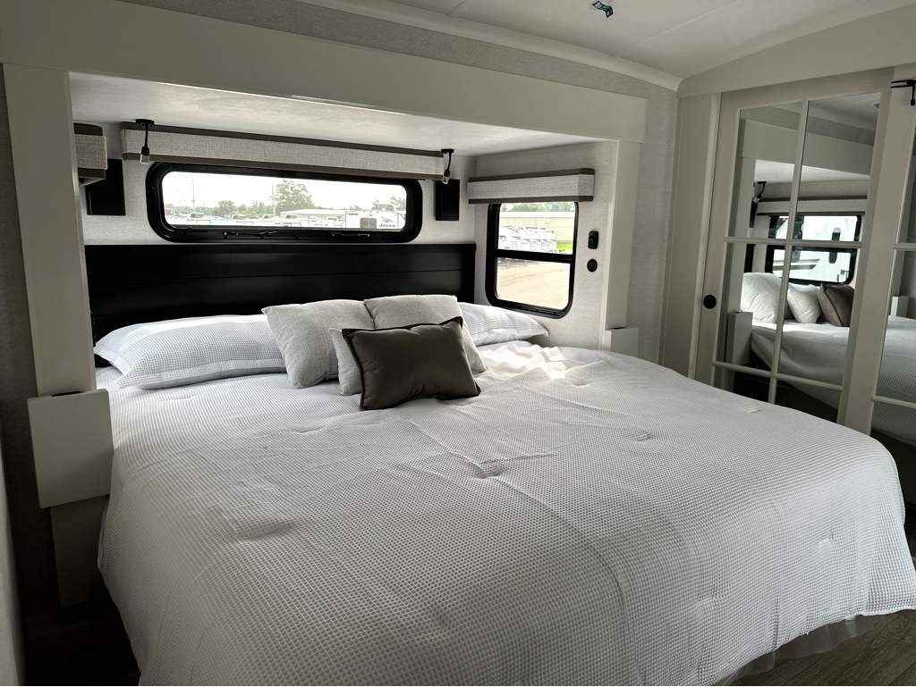 2027 JAYCO PINNACLE 32RLTS - Image 18