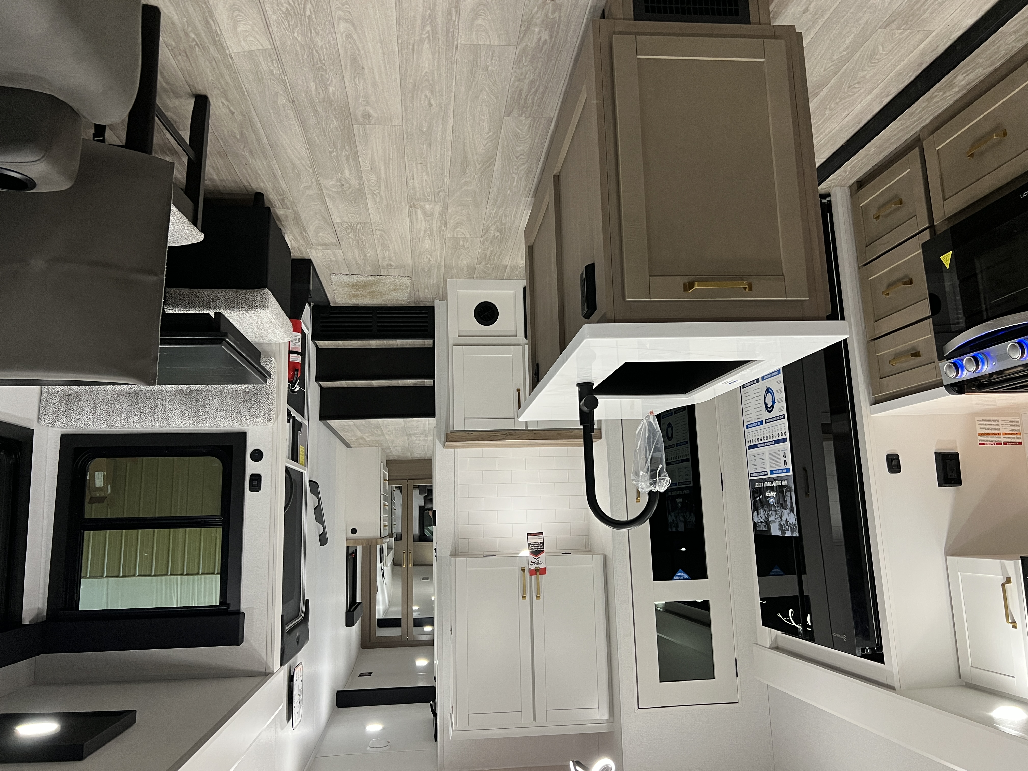 2027 Jayco Eagle 321RSTS - Image 4