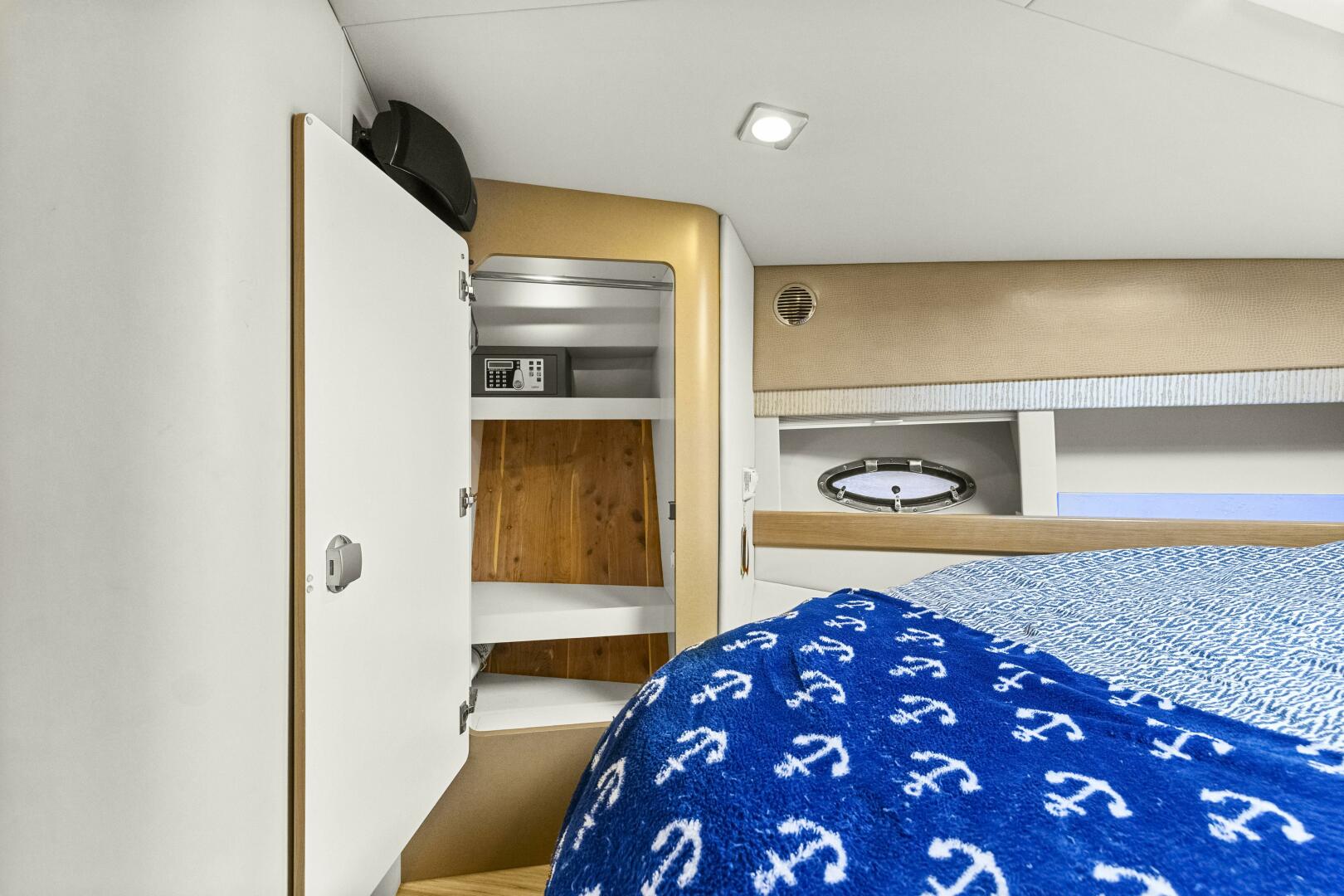2016 Formula 45 Yacht - Image 30