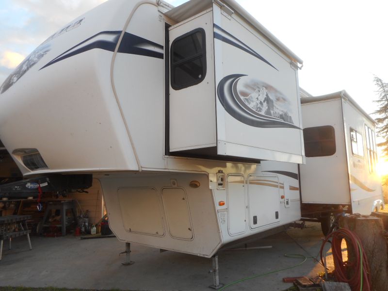 2013 Keystone Montana Mountaineer 357THT - Image 1
