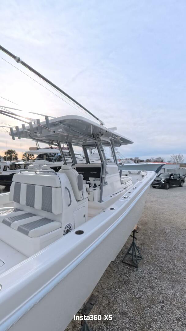 2025 Invincible Open Fisherman - Image 3