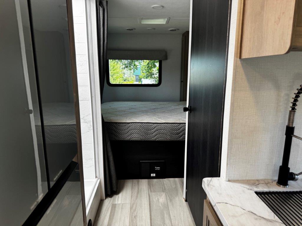 2026 Forest River Sunseeker LE 2750SLE - Image 16