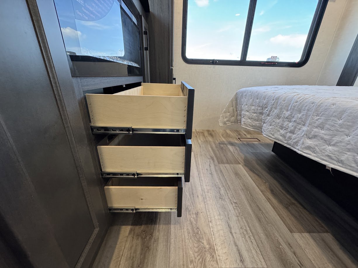 2026 VENTURE RV SPORTTREK 333VMI - Image 69