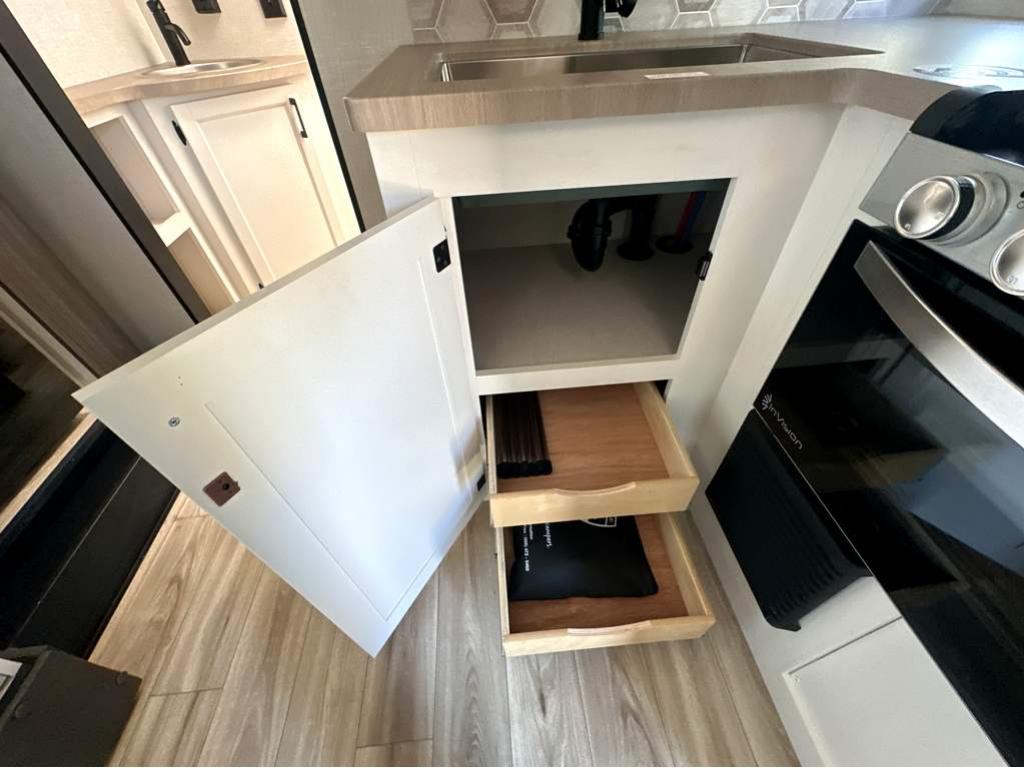 2026 VENTURE RV SPORTTREK STINGER 232VRL - Image 21
