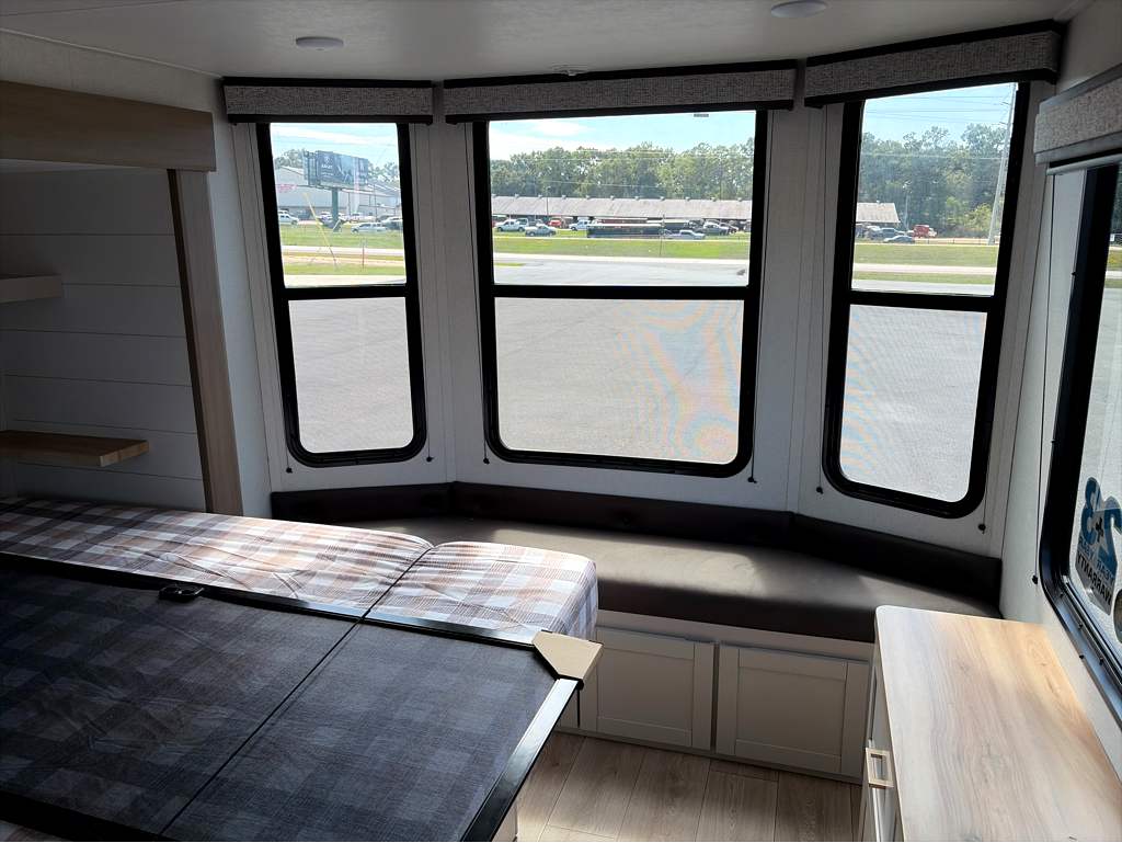 2027 JAYCO JAY FLIGHT BUNGALOW JAYLOFTDS - Image 12