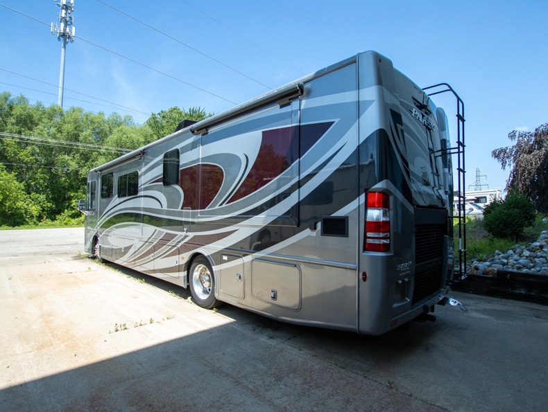 2022 Thor Motor Coach Palazzo 37.4 - Image 3