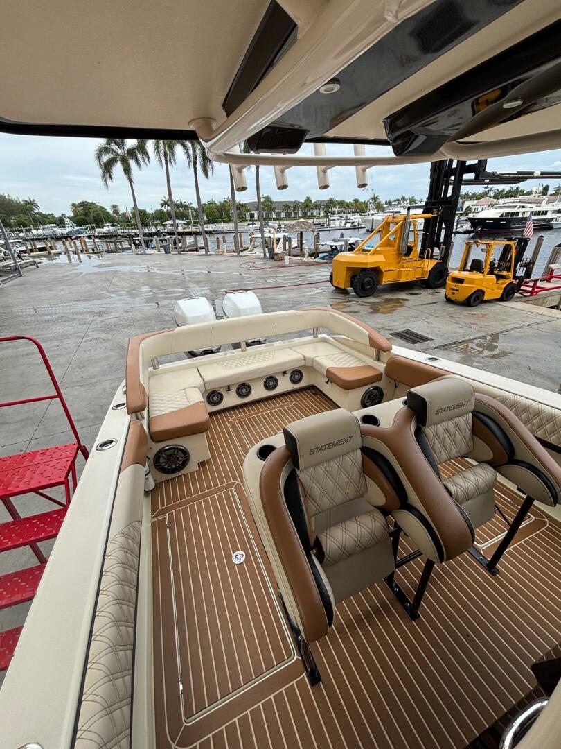 2013 Statement 35 Center Console - Image 11