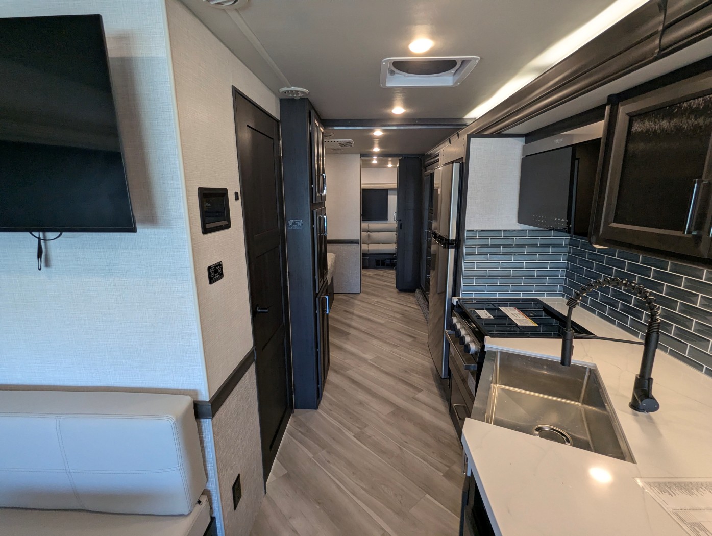 2026 Holiday Rambler Invicta 36Y - Image 21