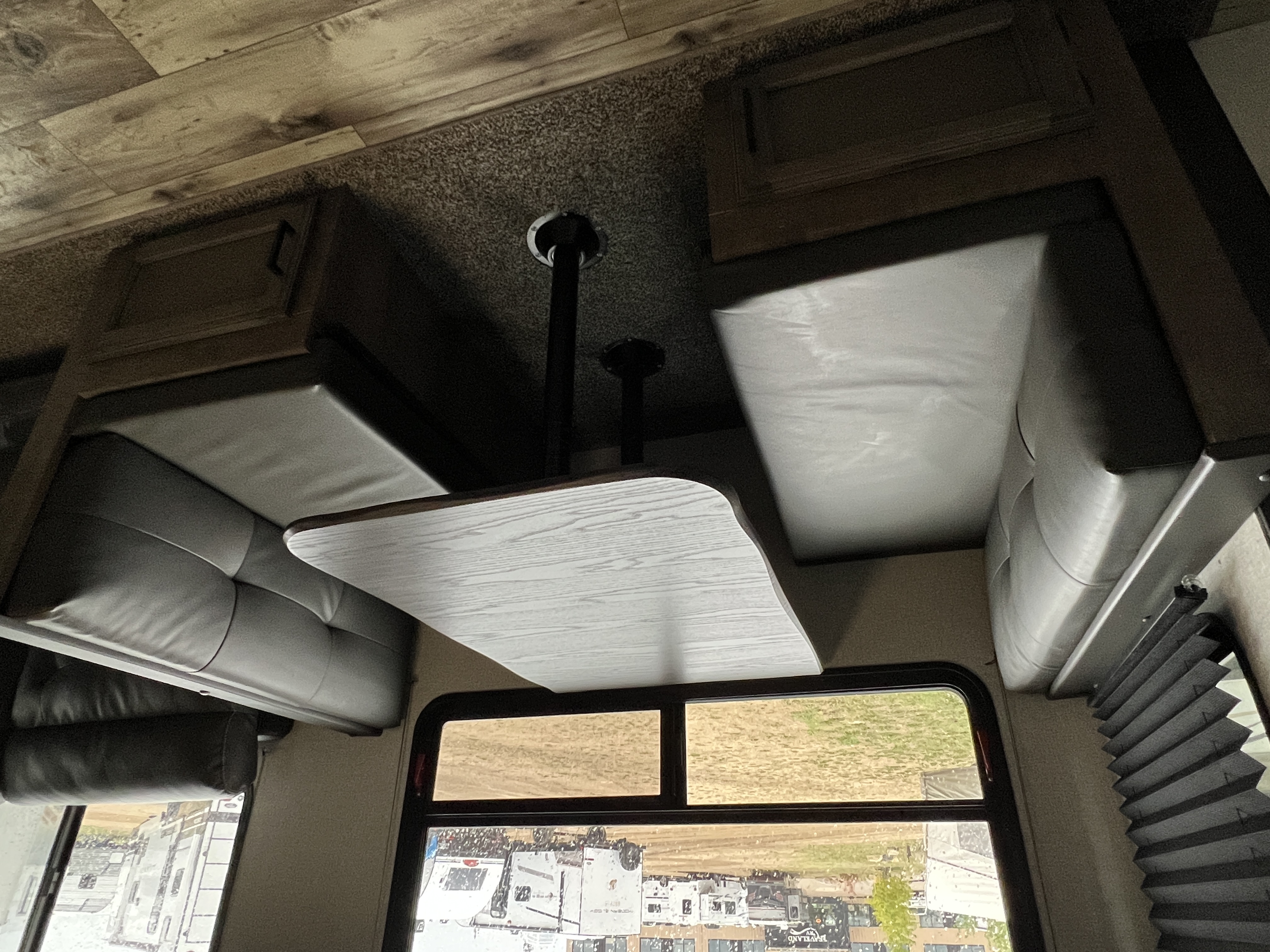 2022 VENTURE RV SPORTREK 327VIK - Image 26