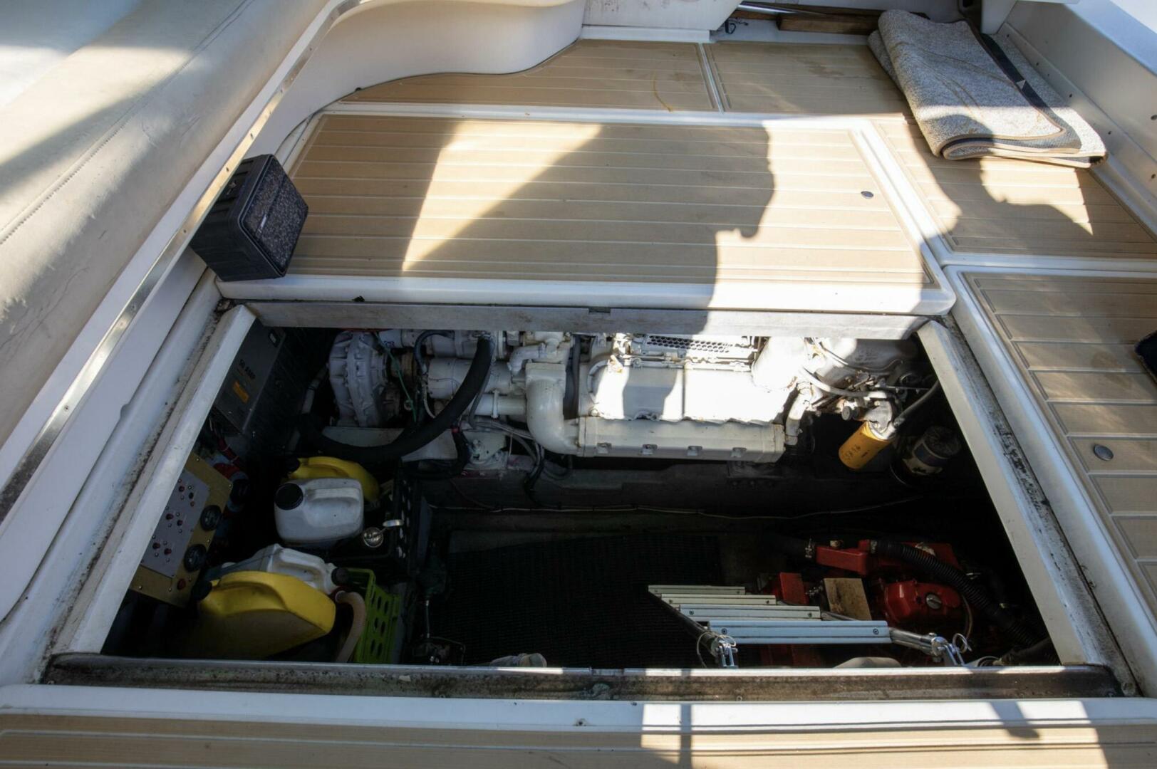 1990 Sea Ray 420 Sundancer - Image 35