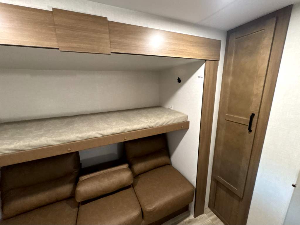 2027 VENTURE RV SPORTTREK 343VBH - Image 16