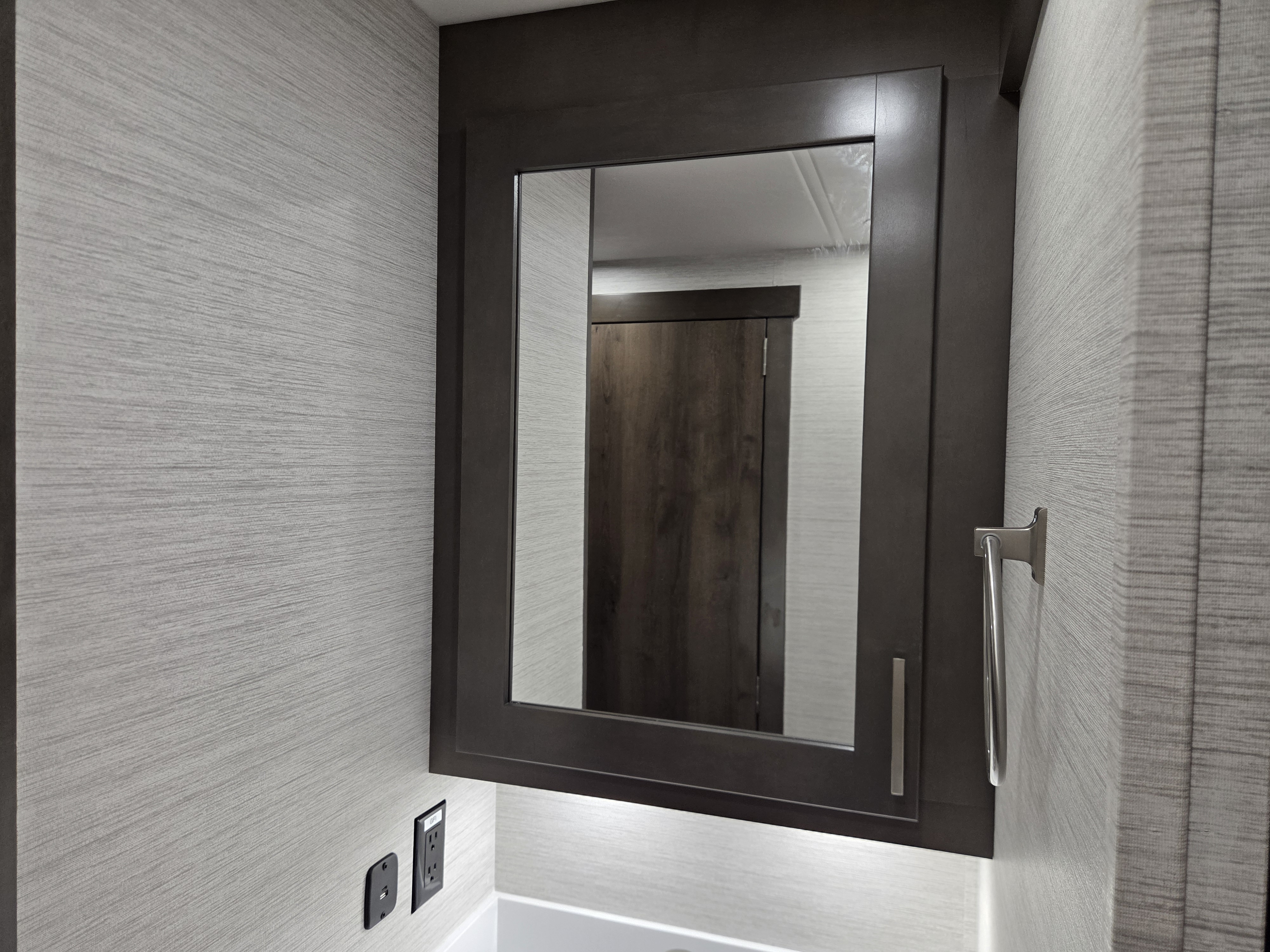 2026 Dynamax Europa 34SS - Image 15