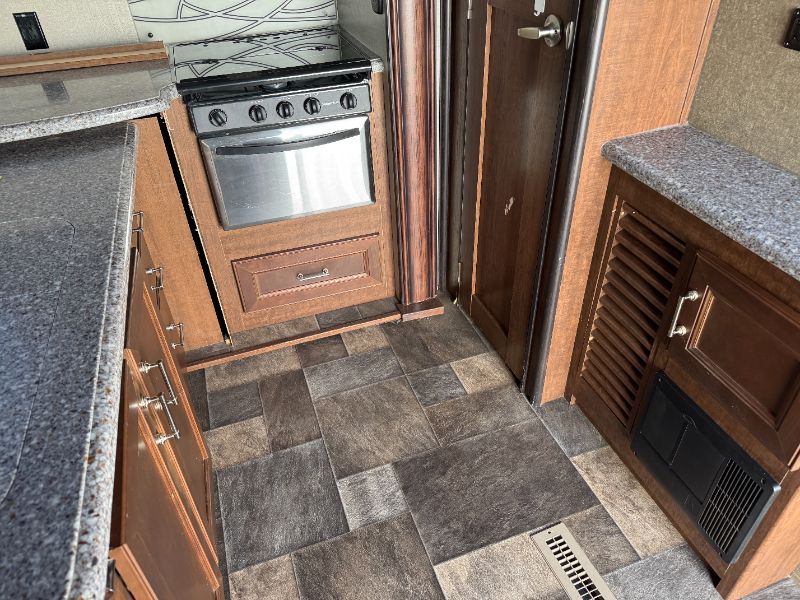2017 Keystone Fuzion 414 - Image 17
