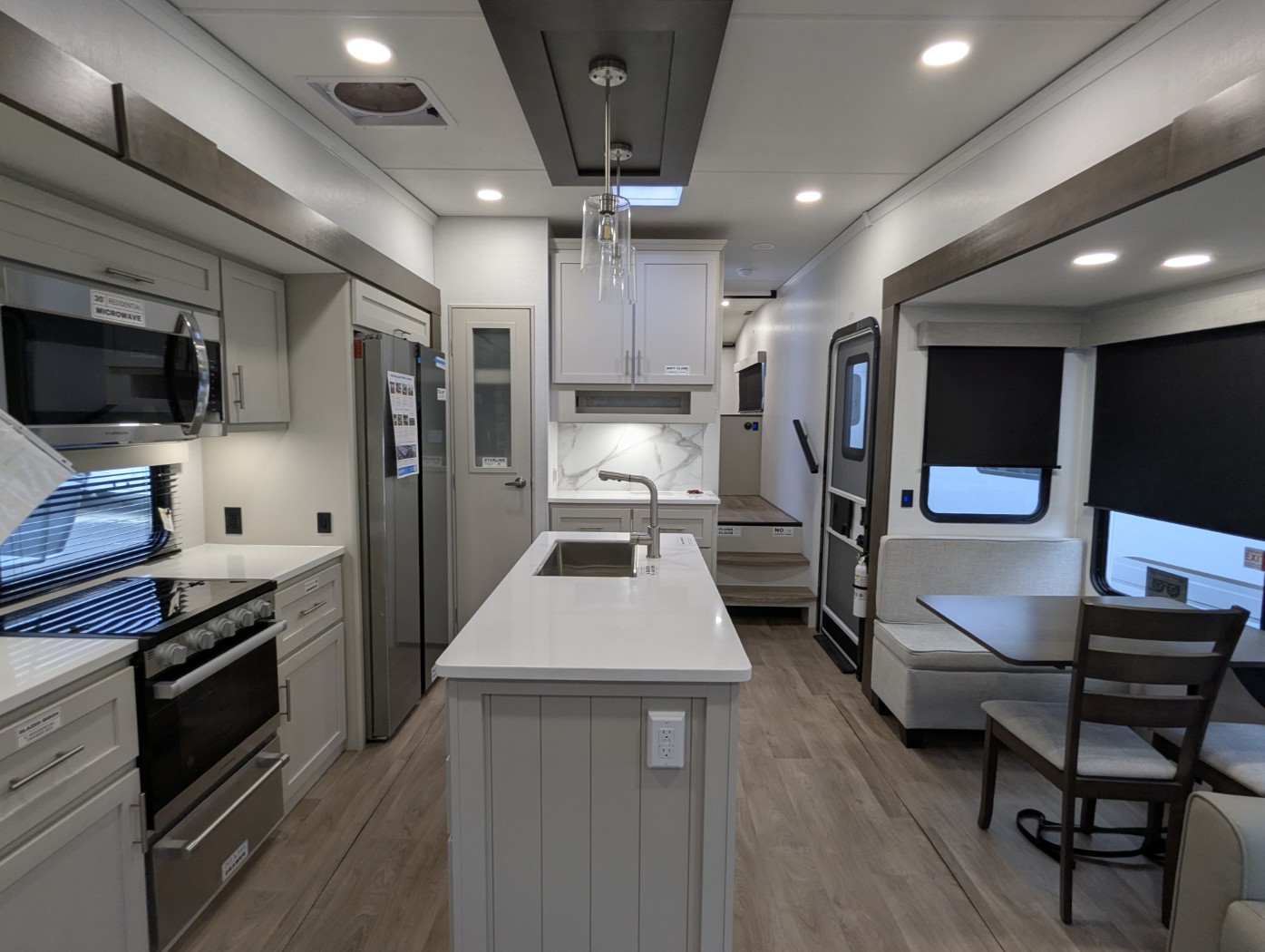 2027 Alliance RV Avenue 32RLS - Image 29