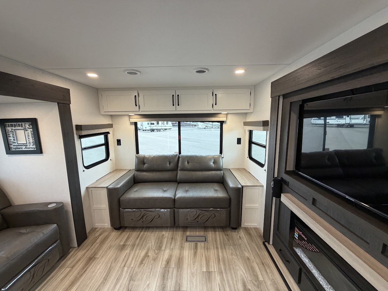 2027 VENTURE RV SIENNA 293VIK - Image 16