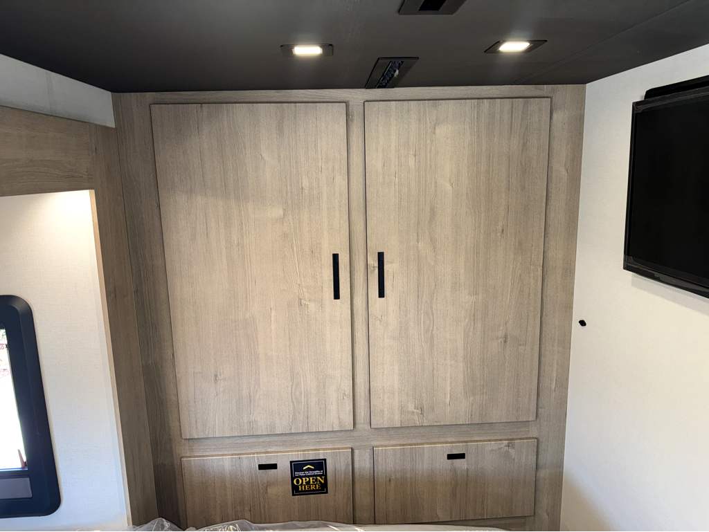 2026 GRAND DESIGN LINEAGE SERIES F 31ZW - Image 21