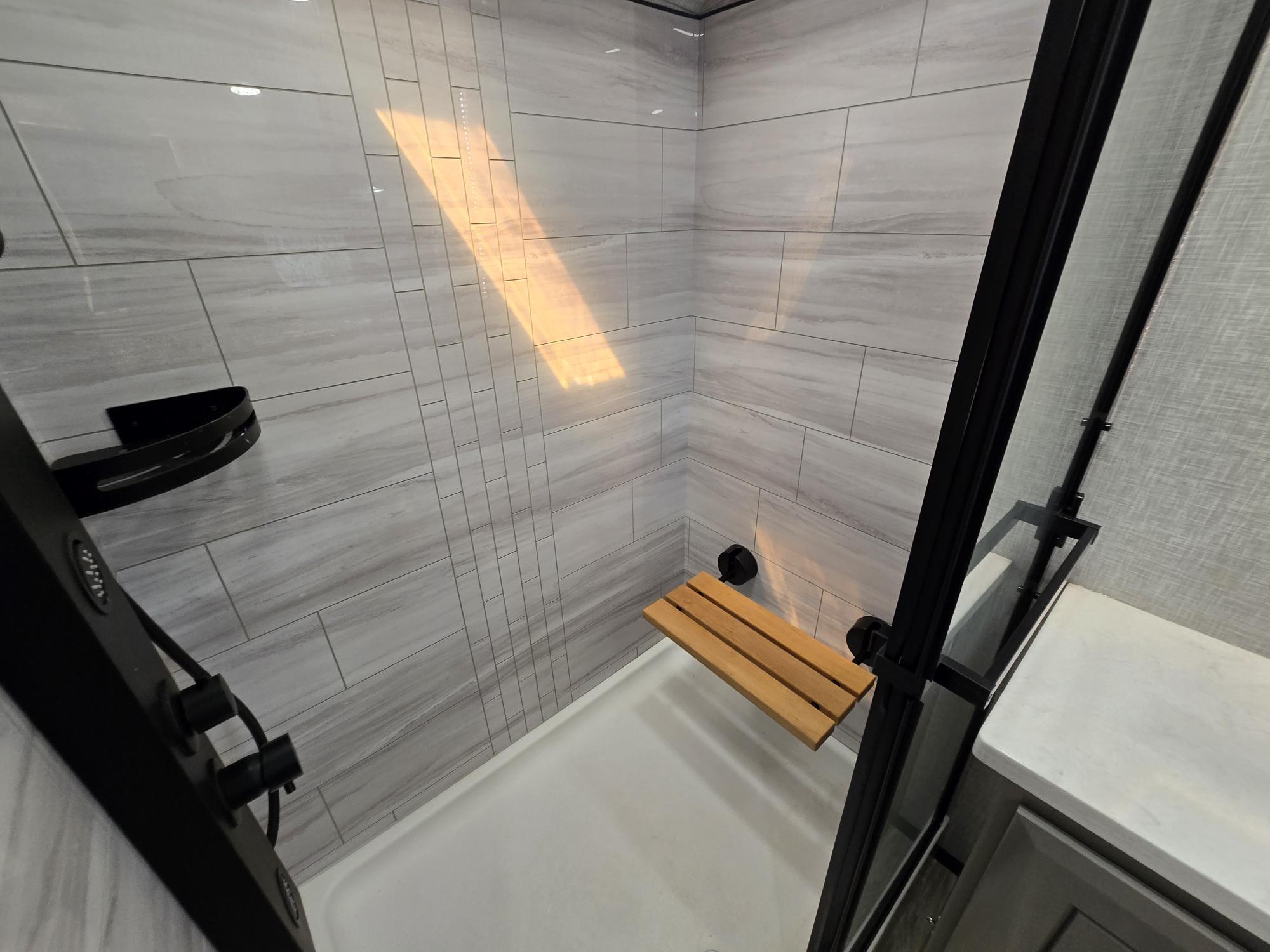 2025 JAYCO PINNACLE 38FLGS - Image 25