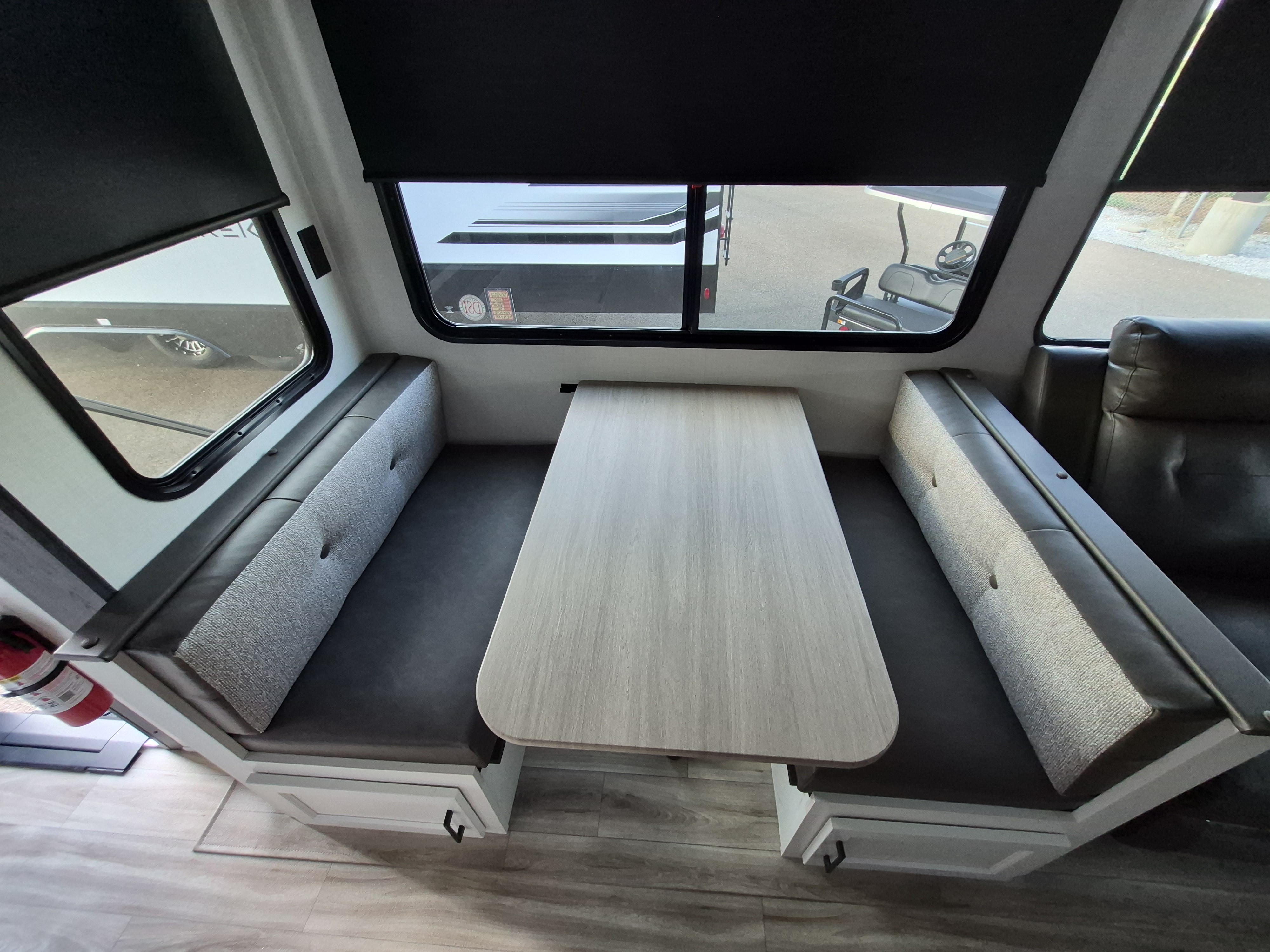 2027 VENTURE RV SPORTTREK 303VIK - Image 12