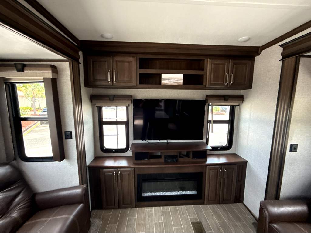2020 Keystone ALPINE 3021RE - Image 12