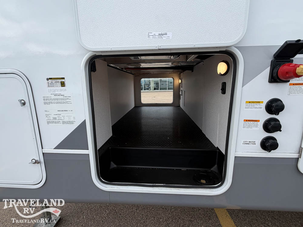 2027 Highland Ridge Roamer Light Duty 28DBSS - Image 5