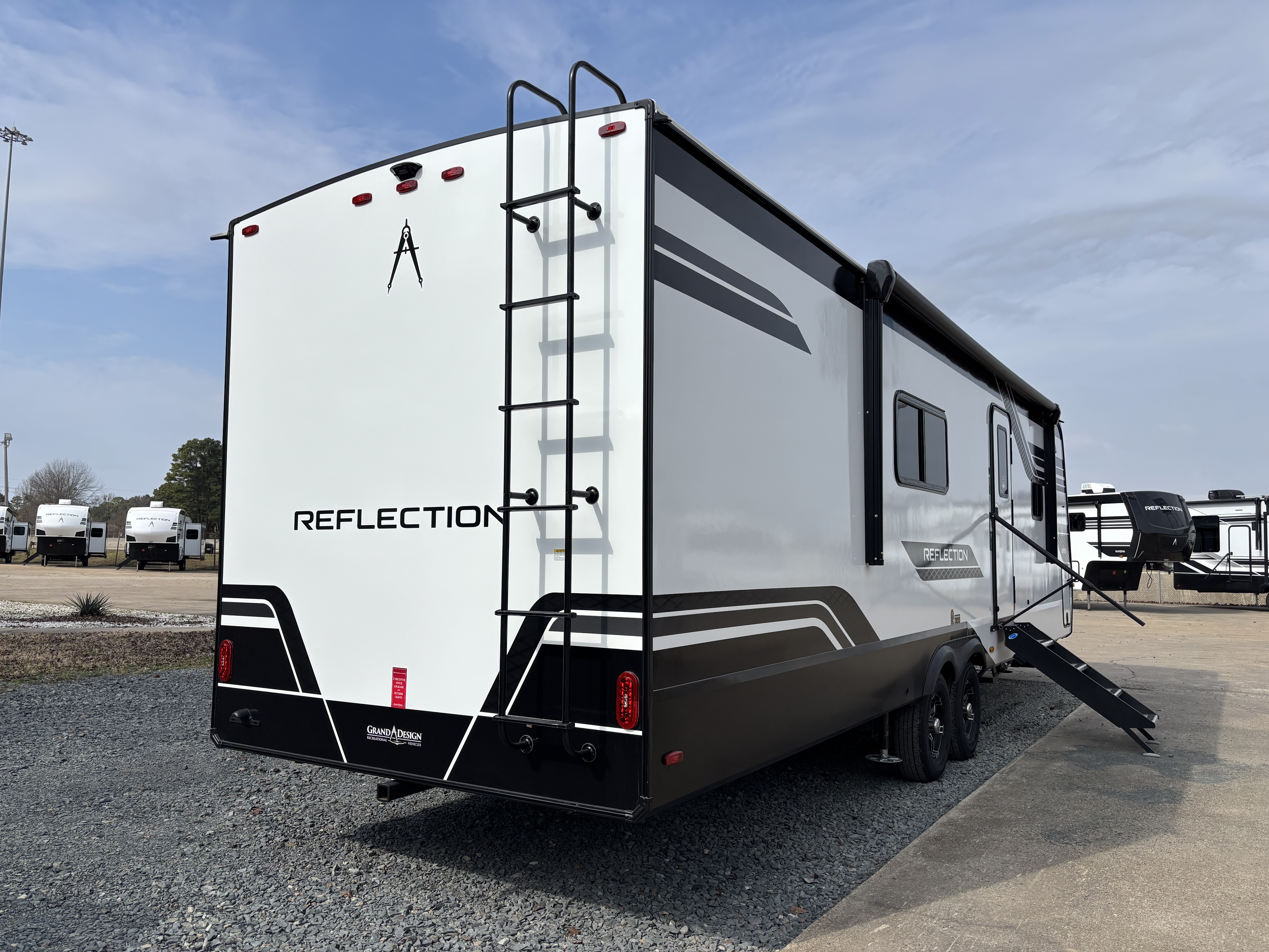 2026 Grand Design Reflection Travel Trailer 322FKTS - Image 8