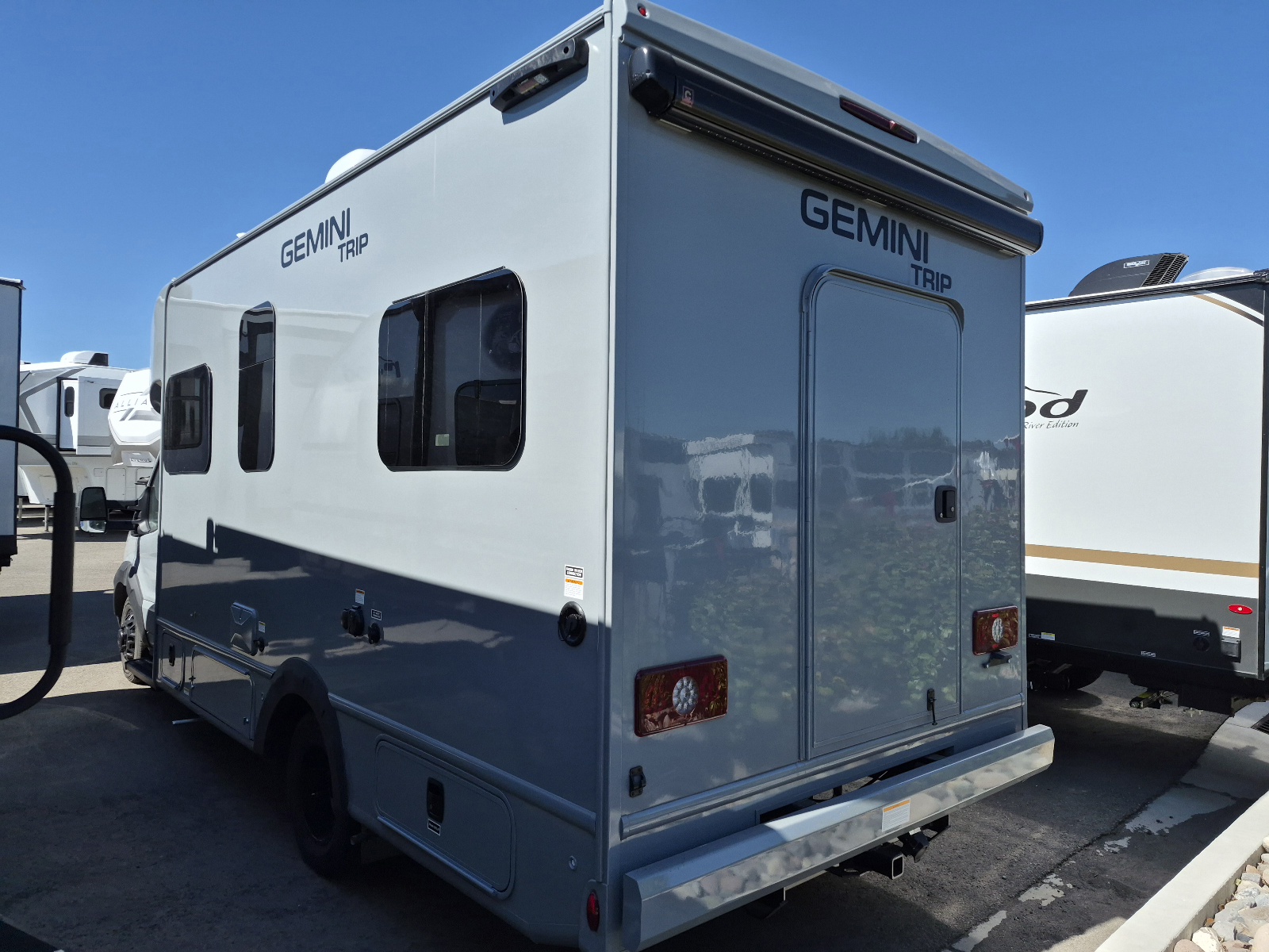2027 Thor Motor Coach Gemini Trip 22MT - Image 3