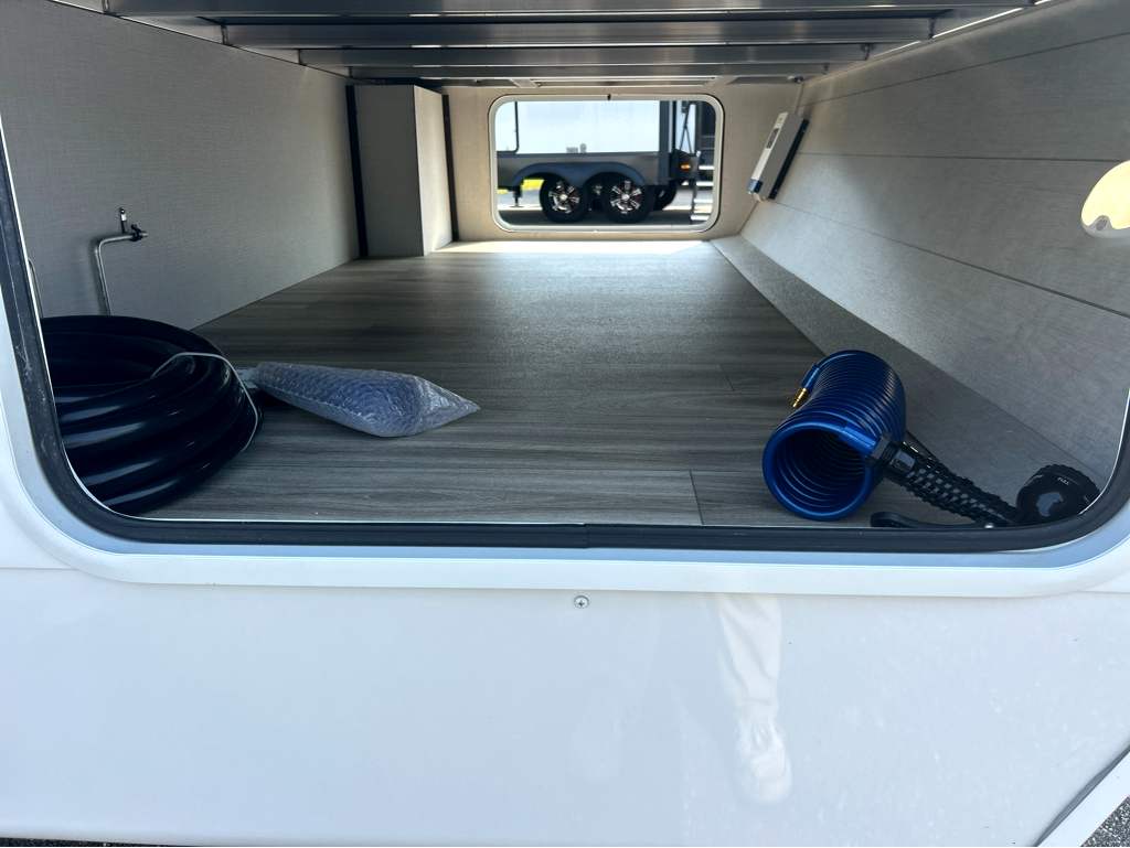 2027 VENTURE RV SIENNA 251VRB - Image 7