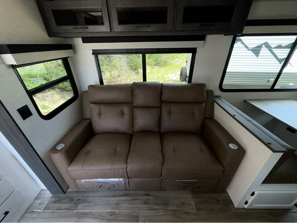 2026 VENTURE RV SPORTTREK 251VRK - Image 14