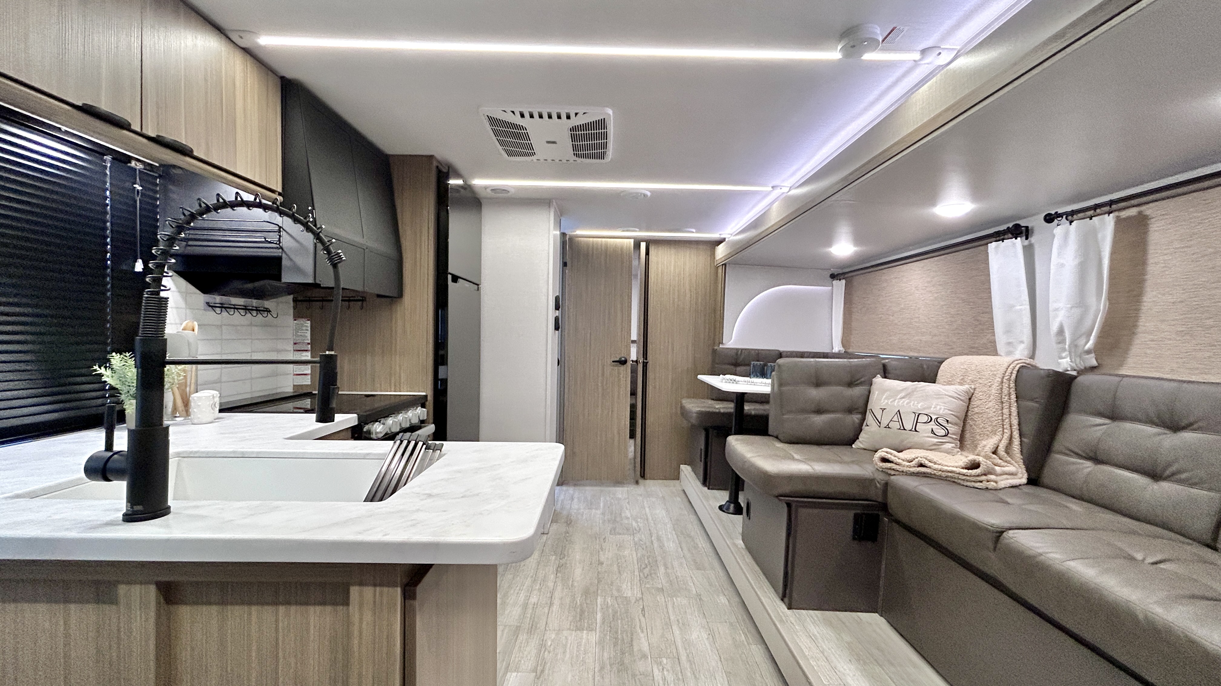 2025 Forest River Cruise-Lite Series 28VBXL - Image 8